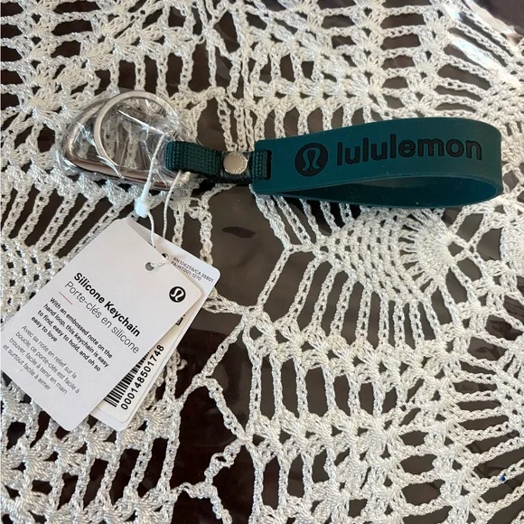 Lululemon Green Silicone Keychain BNWT - Picture 1 of 2